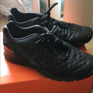Black Nike Free TR Fit